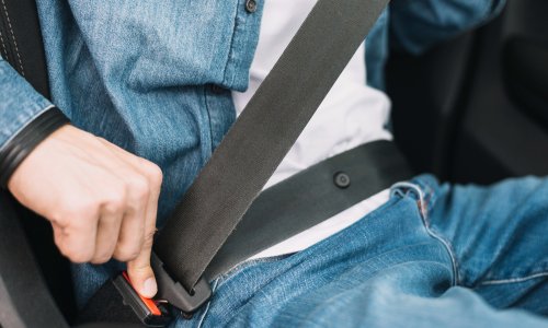 Ασφάλεια στην Οδήγηση: 10 Χρυσοί Κανόνες που Πρέπει να Ακολουθείτε